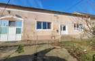 Casă cu 5 camere cu Teren 1888 Mp în Central - 1
