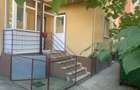 Inchiriez casa 10 camere Prelungirea Ghencea pretabil camin de batrani - 2