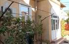 Casă cu 5 camere în Central - 1