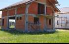 Casă cu 3 camere cu Teren 656 Mp în Izvin - 1