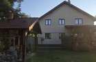Casa de vanzare complet mobilata cu o curte generoasa in Zimand Cuz