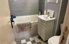 Apartament 3 camere , zona Scoala nr 10 , et 78 , decomandat , liber