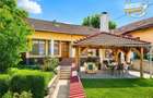 Resedinta si pentru doua familii, 217 mp utili, 6 dormitoare, curte, foisor, garaj, Central, Sfantu - 9