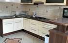 Apartament in casa, cu garaj proaspat renovat