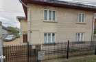 Casa cu pivni?a, garaj ?i teren de 400 mp in zona urbana - 1