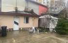 Vand teren + cu casa de vanzare, suprafa?a totala 242mp
