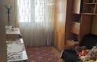 De vanzare apartament 4 camere, strada Carpati, central - 2