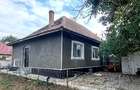 Casă cu 2 camere cu Teren 1700 Mp în Central - 1
