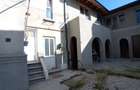 Casă cu 11 camere cu Teren 443 Mp în Vitan - 3