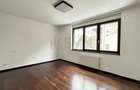 Apartament cu 5 camere decomandat în Capitale - 7