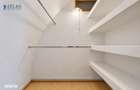 Piata Sfatului, 41 mp., ideal regim hotelier, de amenajat la interior