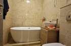 Palazu Mare - 3 camere decomandate, 2 gr sanitare, etaj 2- 179.000euro