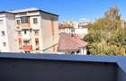 Apartament de 2 camere, 60 mp, cu loc de parcare, zona centrala, km 0 - 3