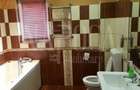 Casă cu 8 camere cu Canalizare în Central - 8