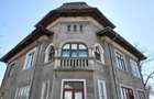 Vilă interbelica cu suflet, curte mare și vedere spre dealuri - 3