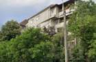 Vand apartament 130m2 5 camere zona buna + bucatarie. 2 bai - 1