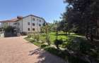 Casă individuală cu 15 camere cu Canalizare în Sisești - 1 Casă individuală cu 15 camere cu Canalizare în Sisești - 1