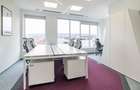 Acces la un spațiu de birou pentru 10 persoane în Regus Central Business Plaza - 4
