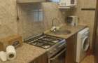 Inchiriez apartament la casa / curte - 2