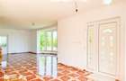 Casă cu 4 camere cu Teren 1336 Mp în Covasna - 2