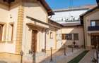 Casă cu 7 camere cu Teren 322 Mp în Central - 2