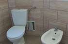 Casă cu 8 camere cu Teren 1800 Mp în București - 7