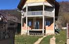 Casa (la rosu), Livada ?i Padure, Teren Generos ?i Plat - 14