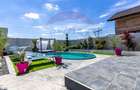 Vilă de lux cu piscina de închiriat - 20