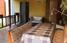 Casă cu 5 camere cu Teren 2200 Mp în Gârleni - 3