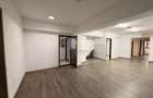 Spatiu comercial, pozitionare excelenta, exact la metrou Aparatorii P - 20