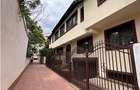 Duplex cu 10 camere cu Canalizare în Eminescu - 4