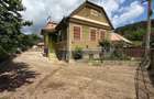 Casă cu Teren 1687 Mp în Colțești - 2