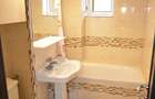 Calea 13 Septembrie, stradal, Apartament 3 camere, decomandat, 2 bai, hol H, bloc an 2000