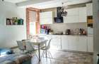 Apartament la casa central, 3 camere si curte privata - 8