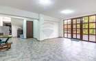 Casă individuală cu 10 camere cu Canalizare în Castelul Peleș - 5