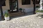 Casa spa?ioasa cu piscina ?i facilita?i moderne - 11