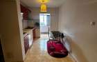 Apartament cu 3 camere decomandat, etajul 2/4, zona Baza 3