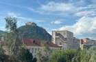 Proprietar-apartament cu 3 camere ,ultracentral,garaj,boxa si vedere spre cetate - 2