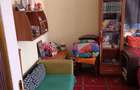 Vand apartament 3 camere decomandat. Etaj 3 din 4. Zona luminoasa ?i diminea?a ?i seara. De vazut!
