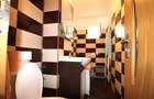 Apartament cu 3 camere decomandat în - 9