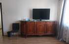 Inchiriez apartament semidecomandat - Etaj 1