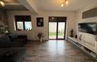 Casă înșiruită complet mobilată + curte+ 2 parcari în complex inchis! - 1