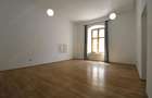 Apartament cu 3 camere în P-ța Unirii - 1
