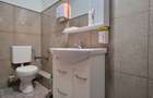 Casă cu 8 camere cu Canalizare în P-ța Victoriei - 7