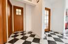 3 Camere | Piata Chirigiu |  | Bloc 1990 | Hol H