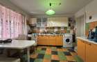Casă individuală cu 8 camere cu Canalizare în Central - 9