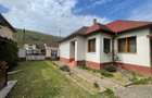 Casa de vanzare in Va?caunatura, lini?te ?i confort modern- 72000 Eur - 1