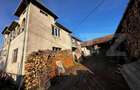 Casa cu 4 camere,baie, bucatarie,anexe.pivni?a teren 2500 - 6