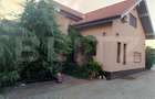 Casa individuala de vanzare Utvin 720mp teren hala de depozitare si 2 - 4