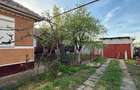 Casa spa?ioasa cu 4 dormitoare, garaj, toate utilita?ile ?i teren 1180 mp ocazie rara!